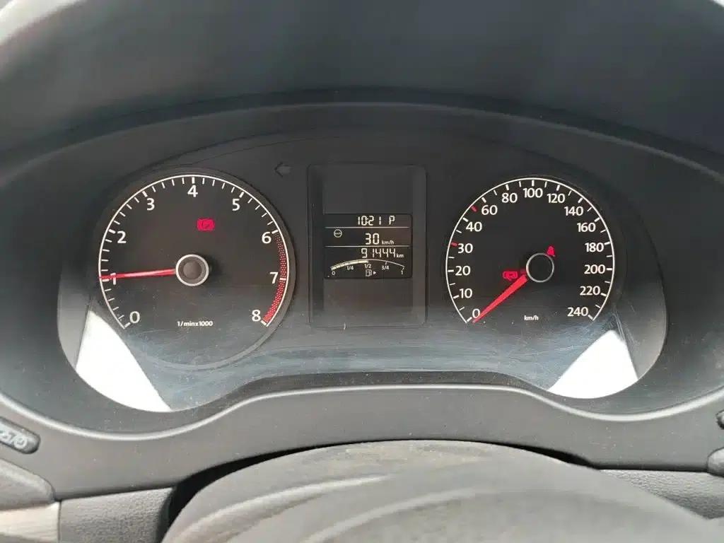 2014 Volkswagen Sagitar Facelift 1.6L Automatic Comfort Model — миниатюра 5