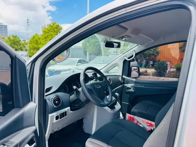 Refine M3 2019 PLUS 1.8L 7-seater Elite Edition — миниатюра 12
