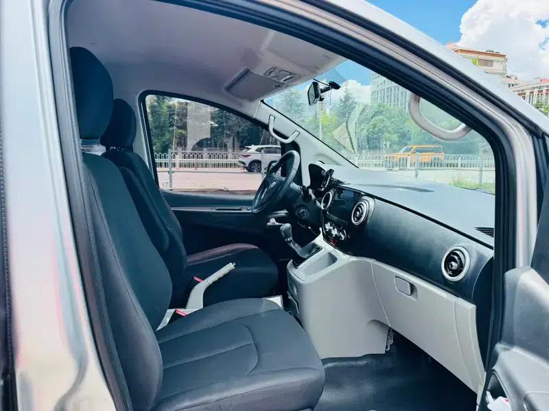 Refine M3 2019 PLUS 1.8L 7-seater Elite Edition — миниатюра 8