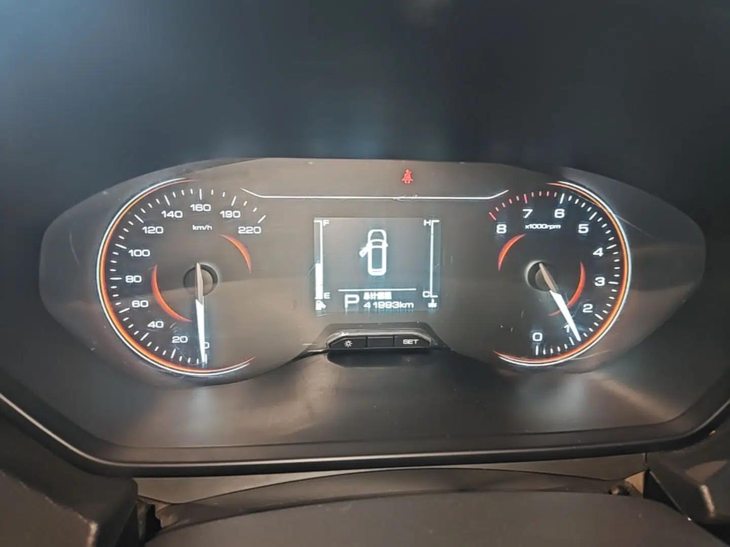 Wuling Alvez 2023 1.5L CVT Comfort Edition — миниатюра 14