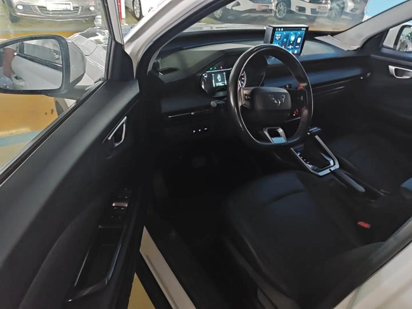 Wuling Alvez 2023 1.5L CVT Comfort Edition — миниатюра 18