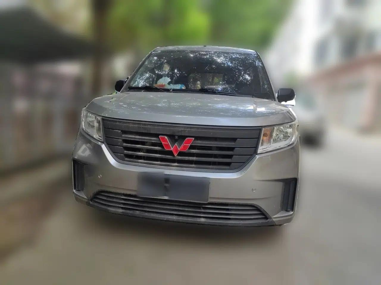 Wuling Hongguang PLUS 2020 1.5L Manual Standard Edition 5 Seats — миниатюра 2