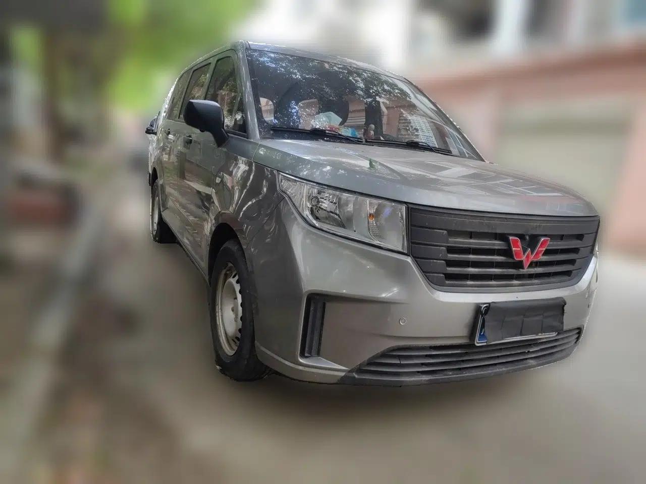 Wuling Hongguang PLUS 2020 1.5L Manual Standard Edition 5 Seats — миниатюра 3