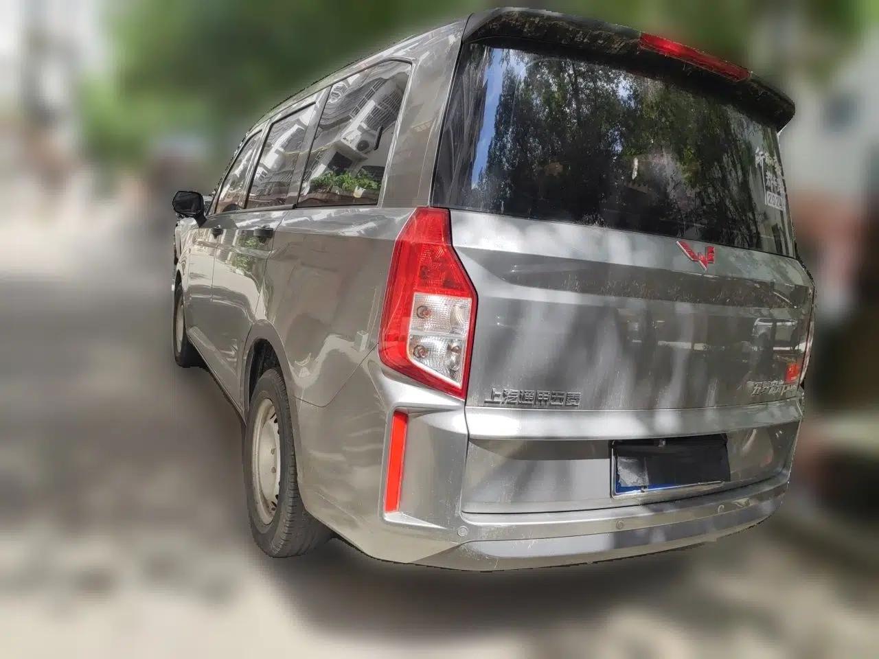 Wuling Hongguang PLUS 2020 1.5L Manual Standard Edition 5 Seats — миниатюра 4