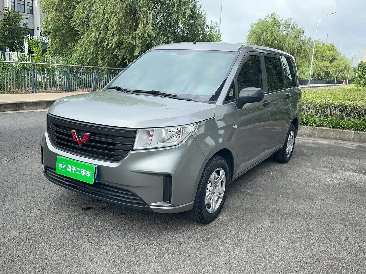 Wuling Hongguang PLUS 2020 1.5L Manual Standard Edition 5 Seats — миниатюра 1