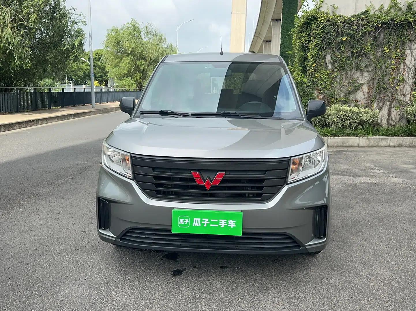 Wuling Hongguang PLUS 2020 1.5L Manual Standard Edition 5 Seats — миниатюра 2