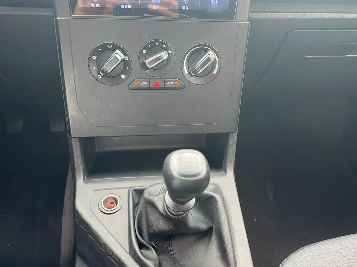 Wuling Hongguang PLUS 2020 1.5L Manual Standard Edition 5 Seats — миниатюра 22