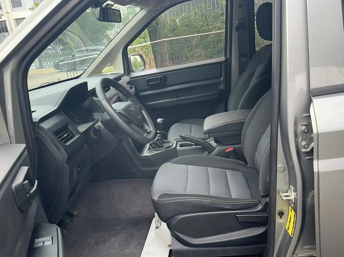 Wuling Hongguang PLUS 2020 1.5L Manual Standard Edition 5 Seats — миниатюра 23
