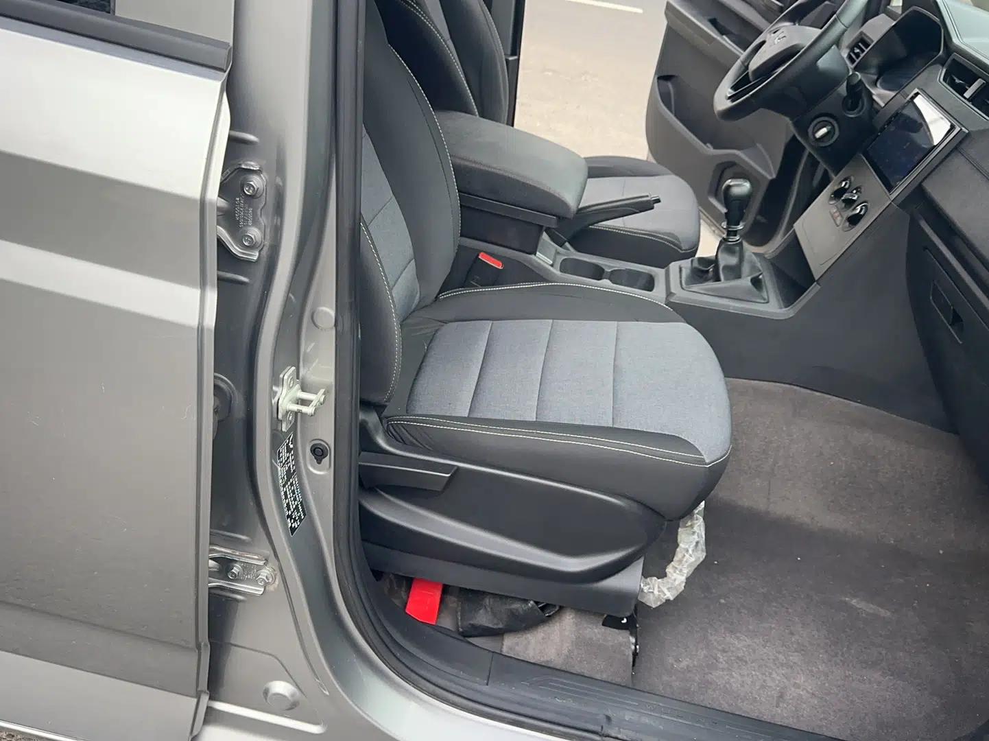 Wuling Hongguang PLUS 2020 1.5L Manual Standard Edition 5 Seats — миниатюра 25