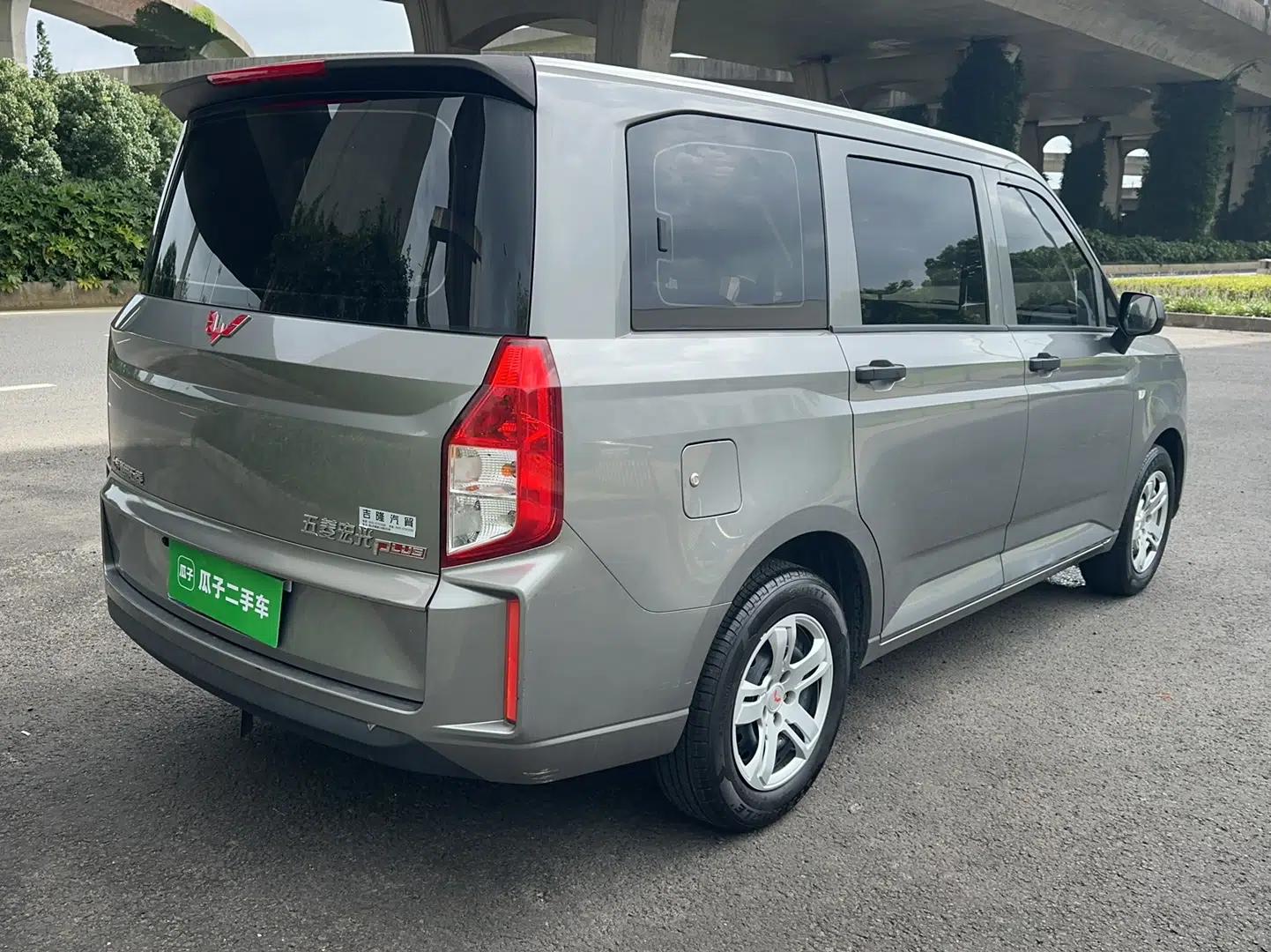 Wuling Hongguang PLUS 2020 1.5L Manual Standard Edition 5 Seats — миниатюра 6