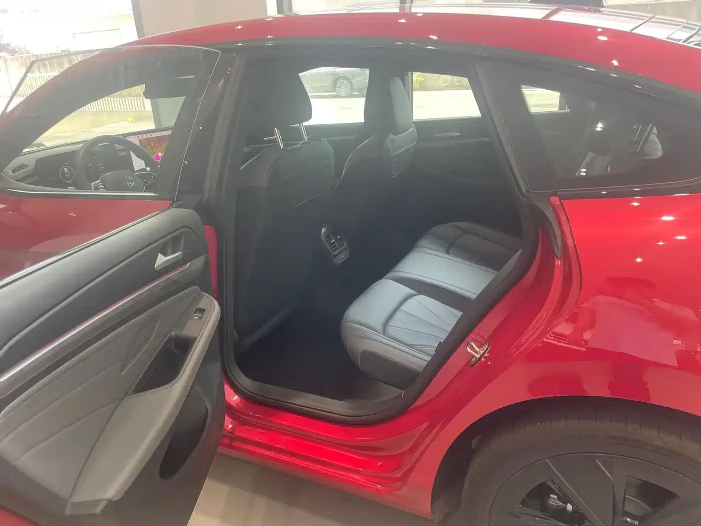 Lamando 2026 Model, Lamando L GTS 380TSI Lingfeng Millionth Anniversary Edition — миниатюра 9
