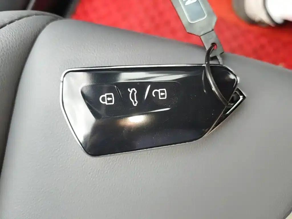 2026 Lamando L 300TSI Lingfeng Edition — миниатюра 9