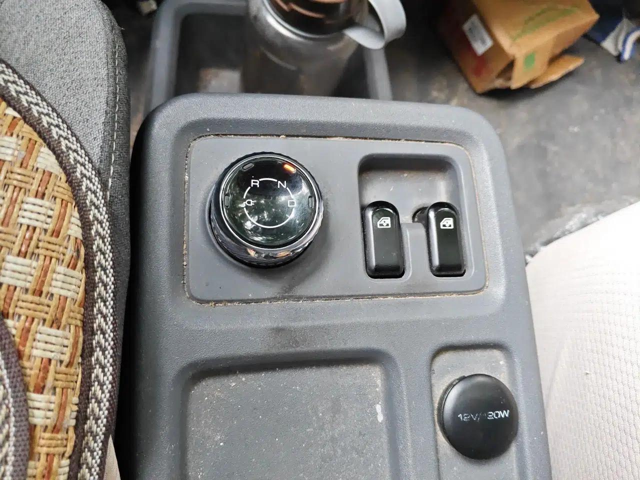 Wuling Yangguang 2024 300KM Comfort Version Passenger Van 75kW — миниатюра 14