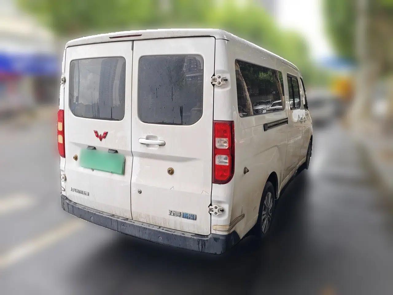 Wuling Yangguang 2024 300KM Comfort Version Passenger Van 75kW — миниатюра 6