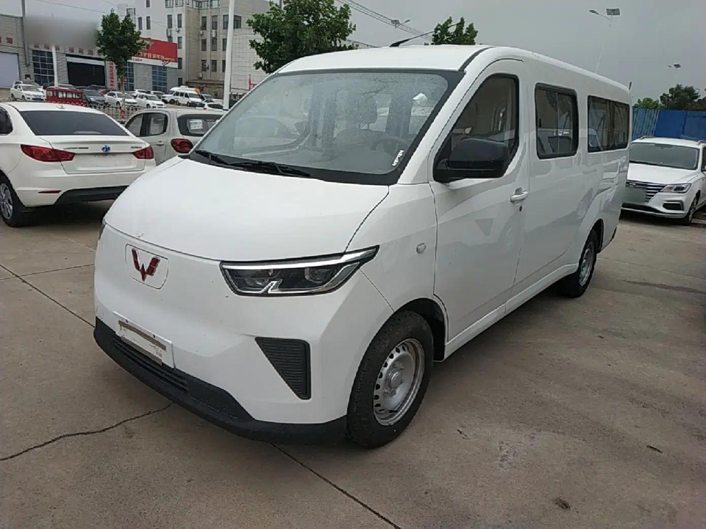 Wuling Yangguang 2024 300KM Comfort Version Passenger Van 75kW — миниатюра 1