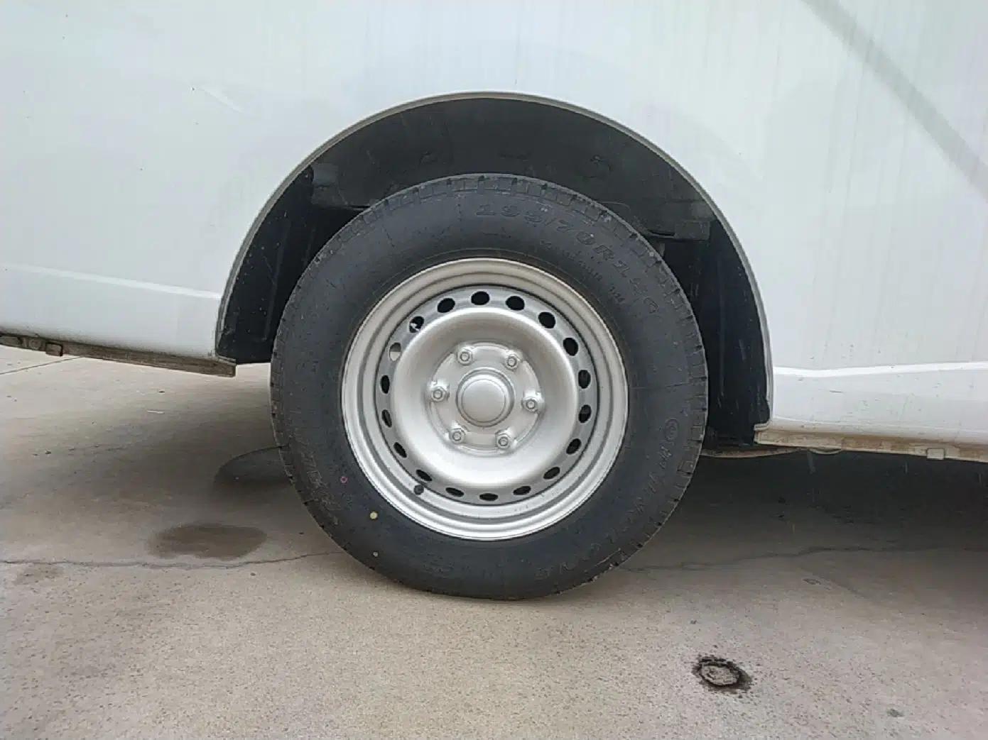 Wuling Yangguang 2024 300KM Comfort Version Passenger Van 75kW — миниатюра 11