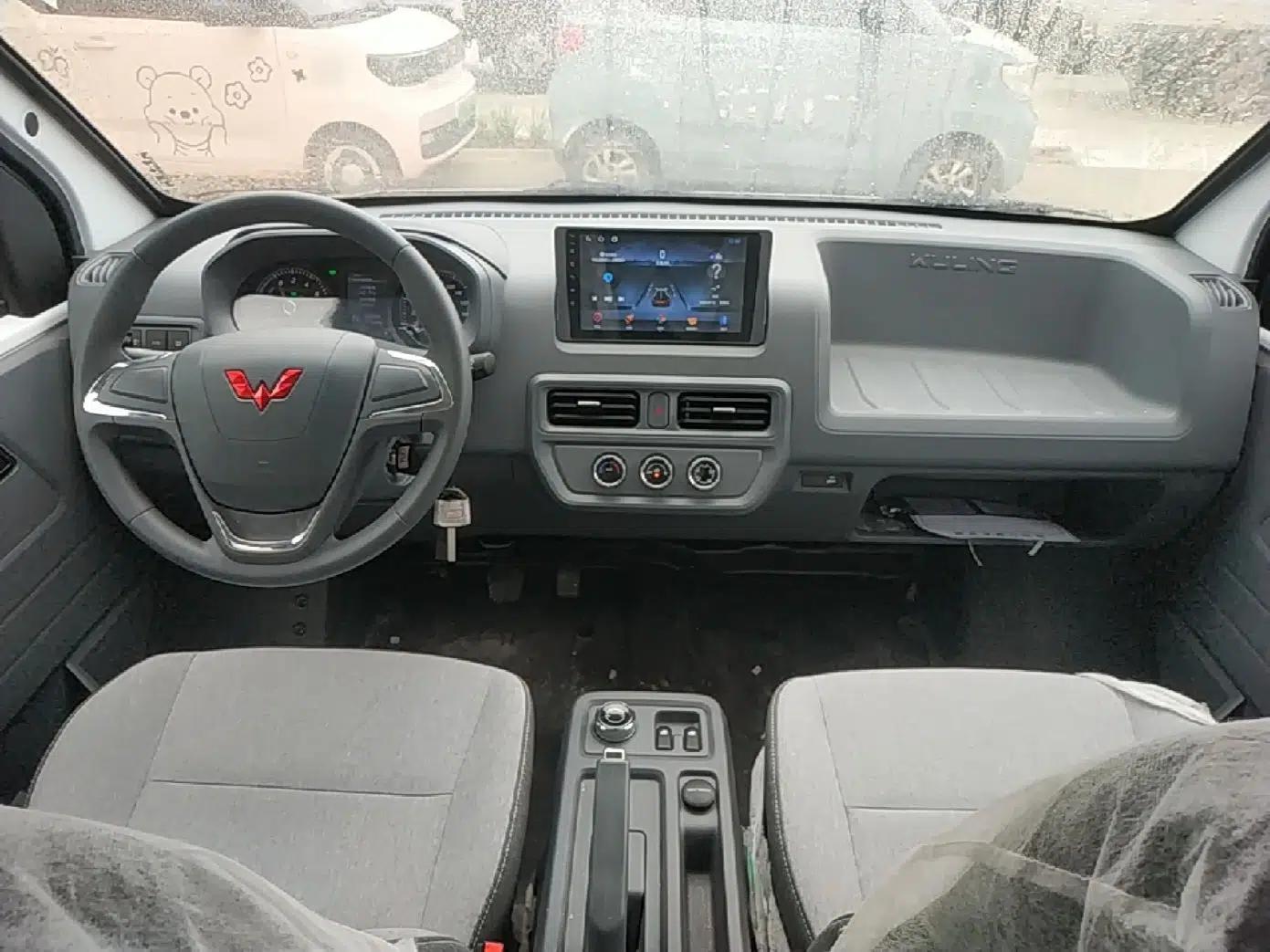 Wuling Yangguang 2024 300KM Comfort Version Passenger Van 75kW — миниатюра 12