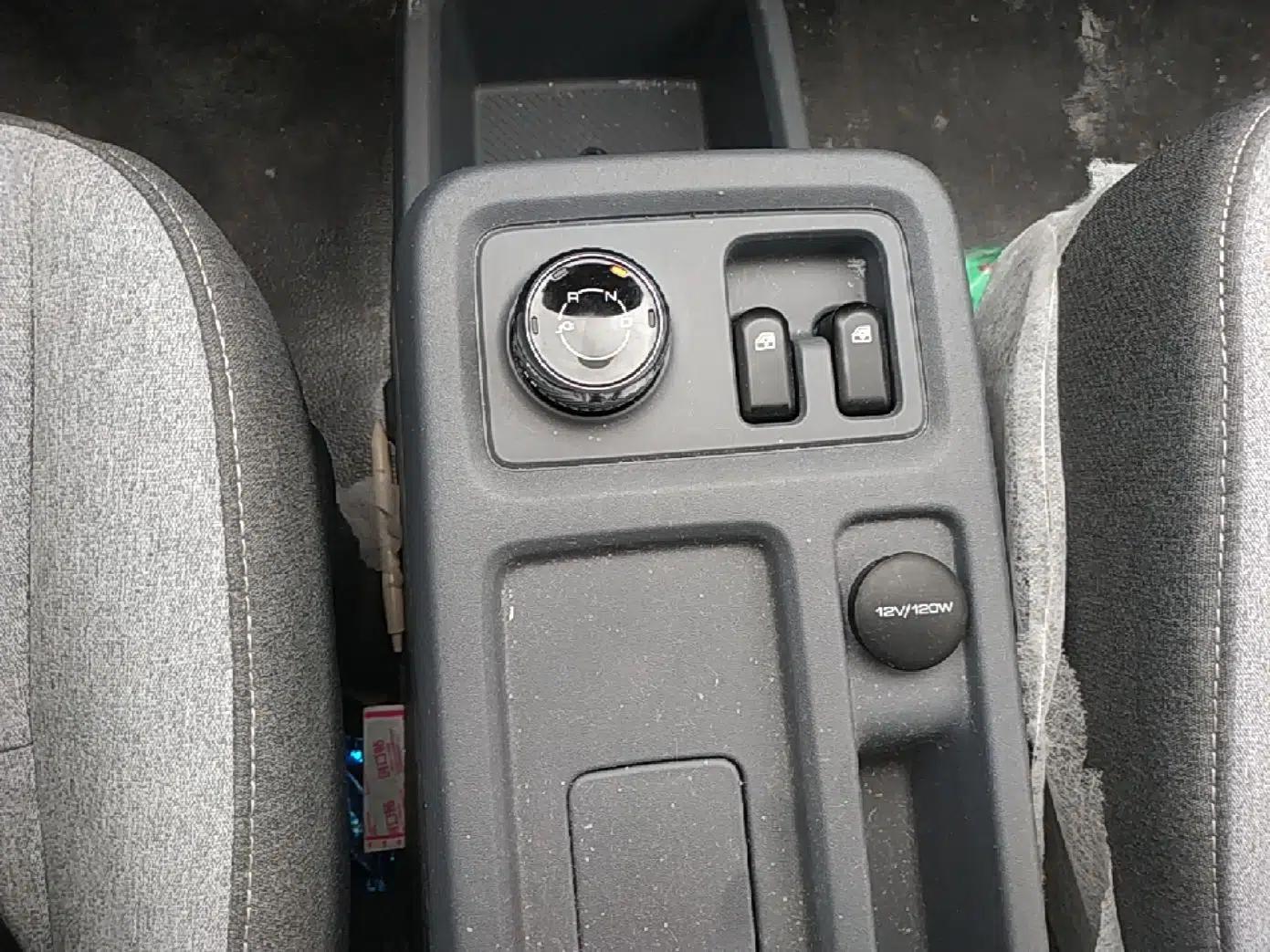 Wuling Yangguang 2024 300KM Comfort Version Passenger Van 75kW — миниатюра 16