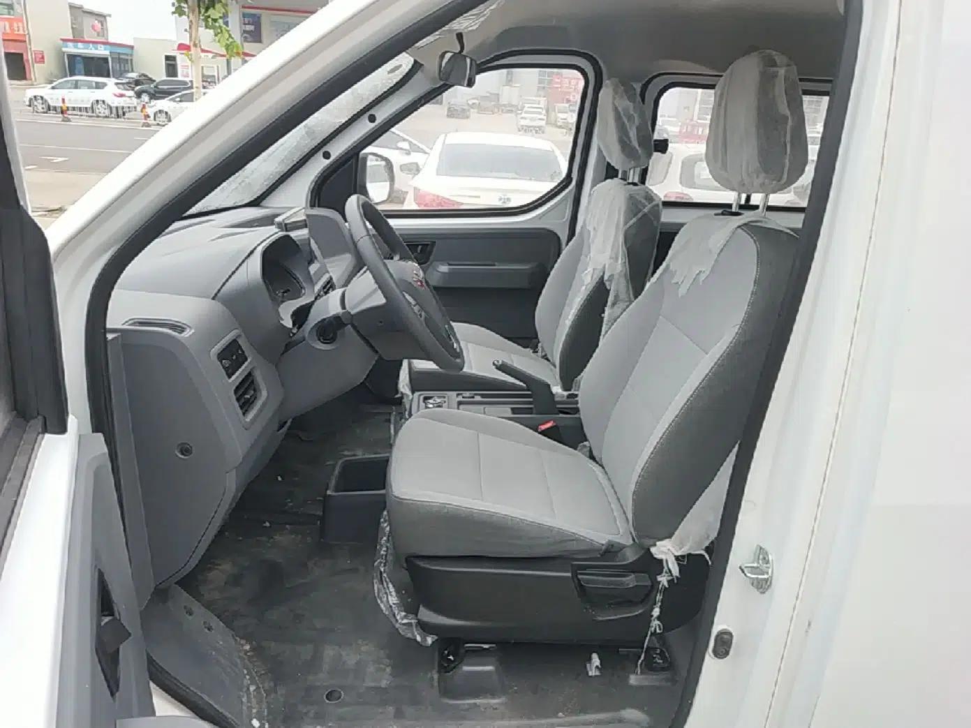 Wuling Yangguang 2024 300KM Comfort Version Passenger Van 75kW — миниатюра 17