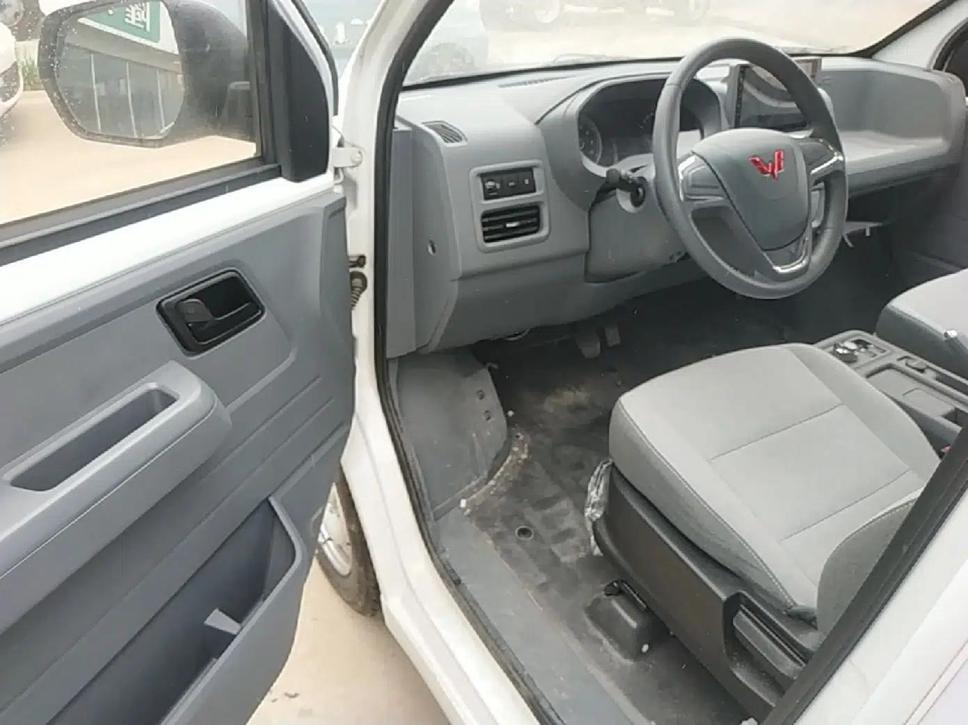 Wuling Yangguang 2024 300KM Comfort Version Passenger Van 75kW — миниатюра 18