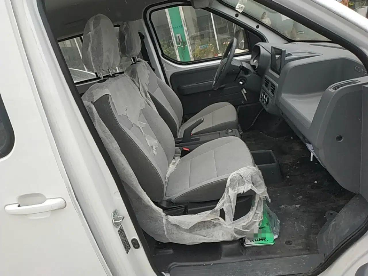 Wuling Yangguang 2024 300KM Comfort Version Passenger Van 75kW — миниатюра 19