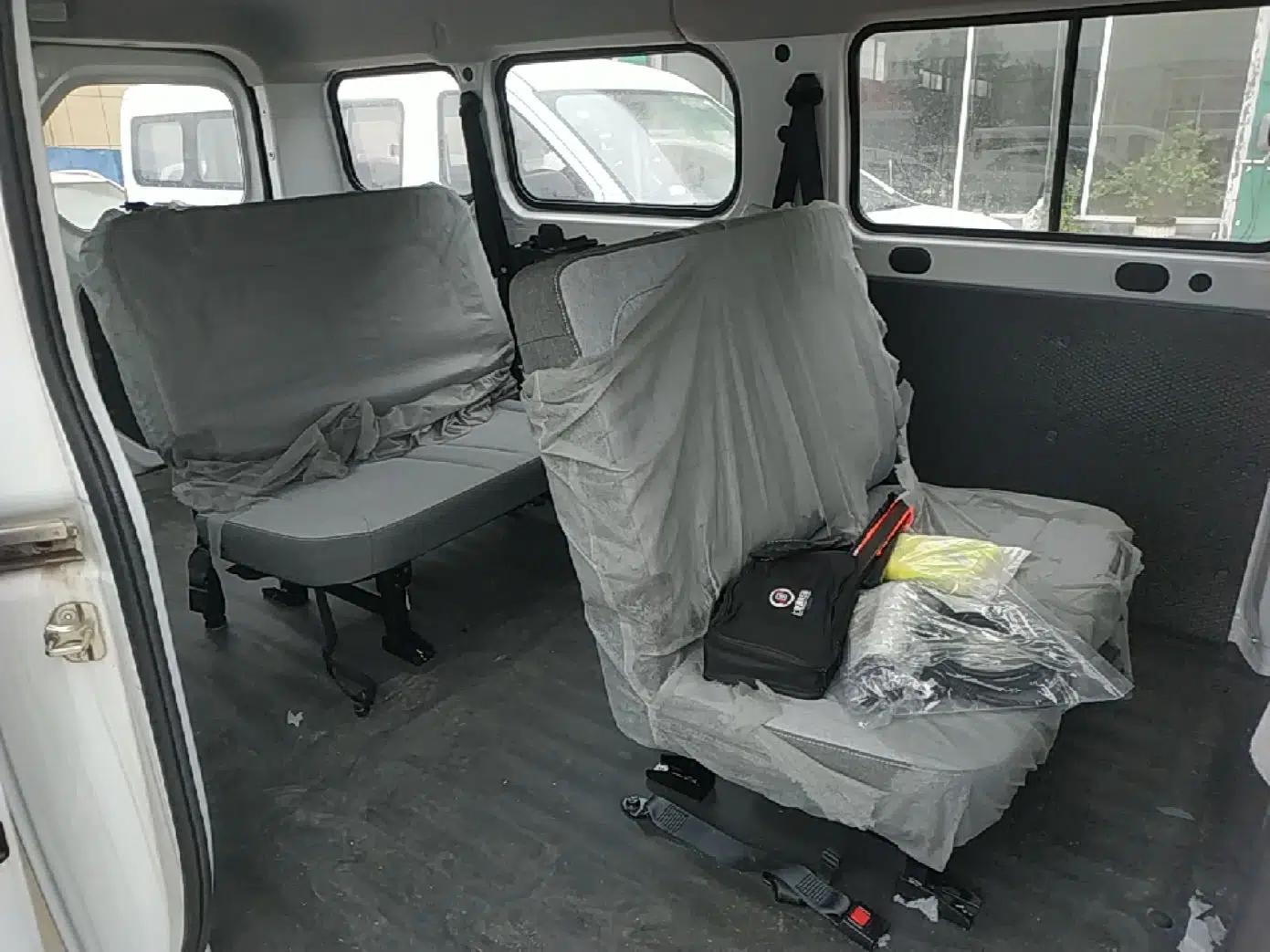 Wuling Yangguang 2024 300KM Comfort Version Passenger Van 75kW — миниатюра 20