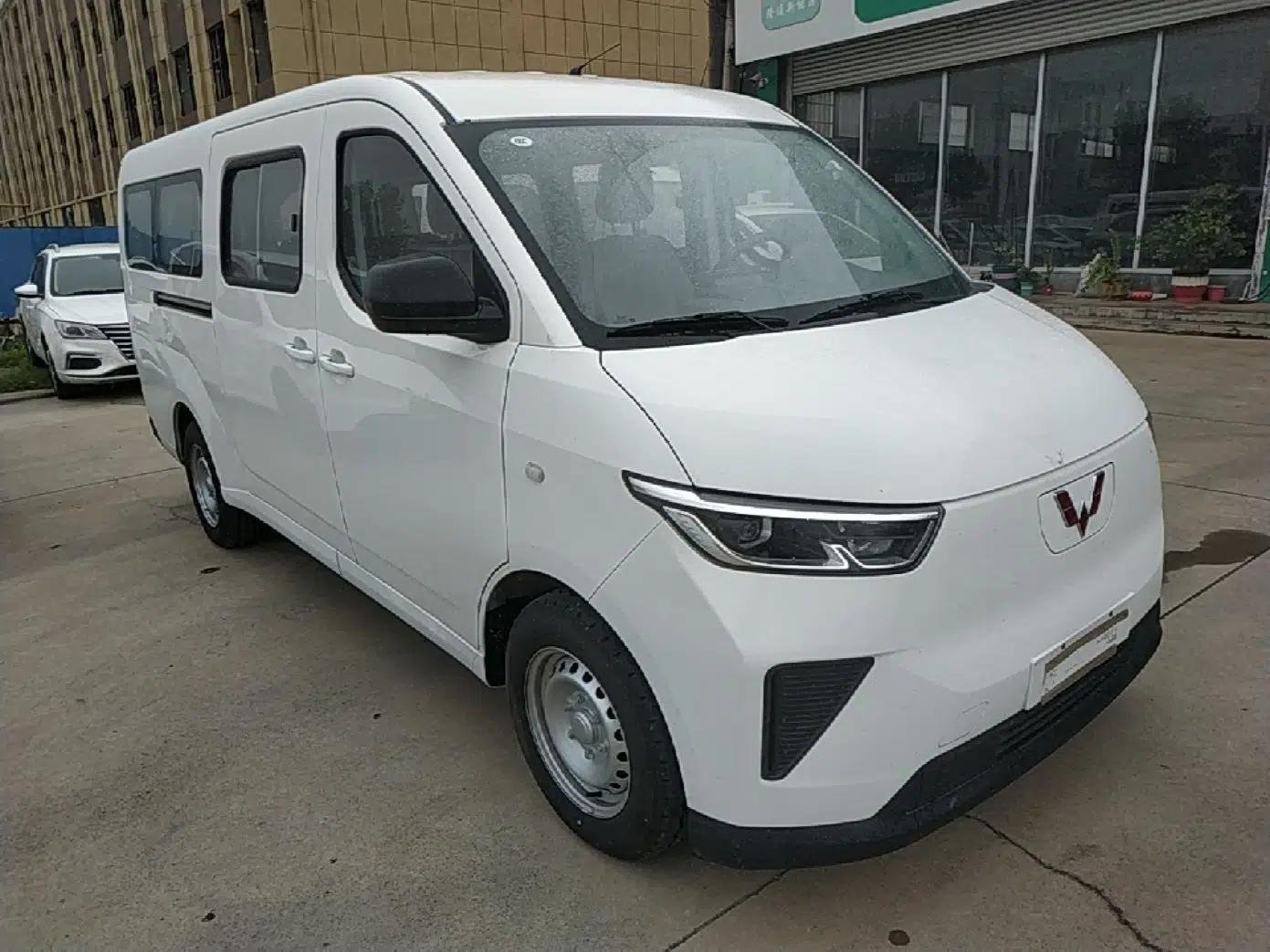 Wuling Yangguang 2024 300KM Comfort Version Passenger Van 75kW — миниатюра 3