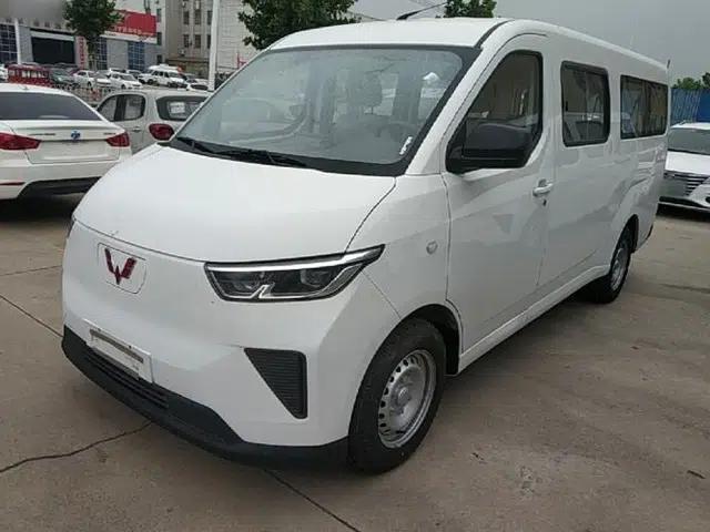 Wuling Yangguang 2024 300KM Comfort Version Passenger Van 75kW