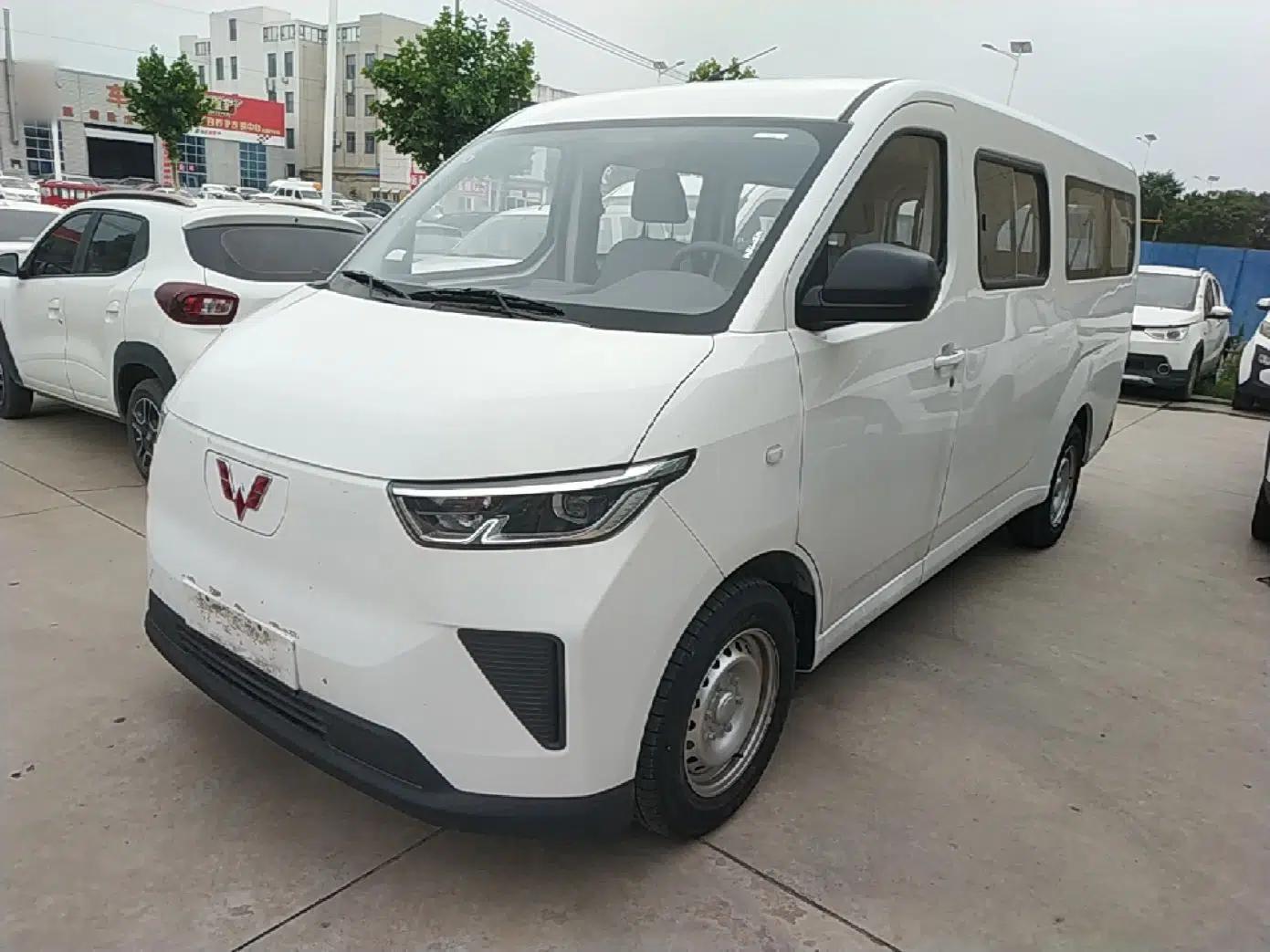 Wuling Yangguang 2024 300KM Comfort Version Passenger Van 75kW — миниатюра 1