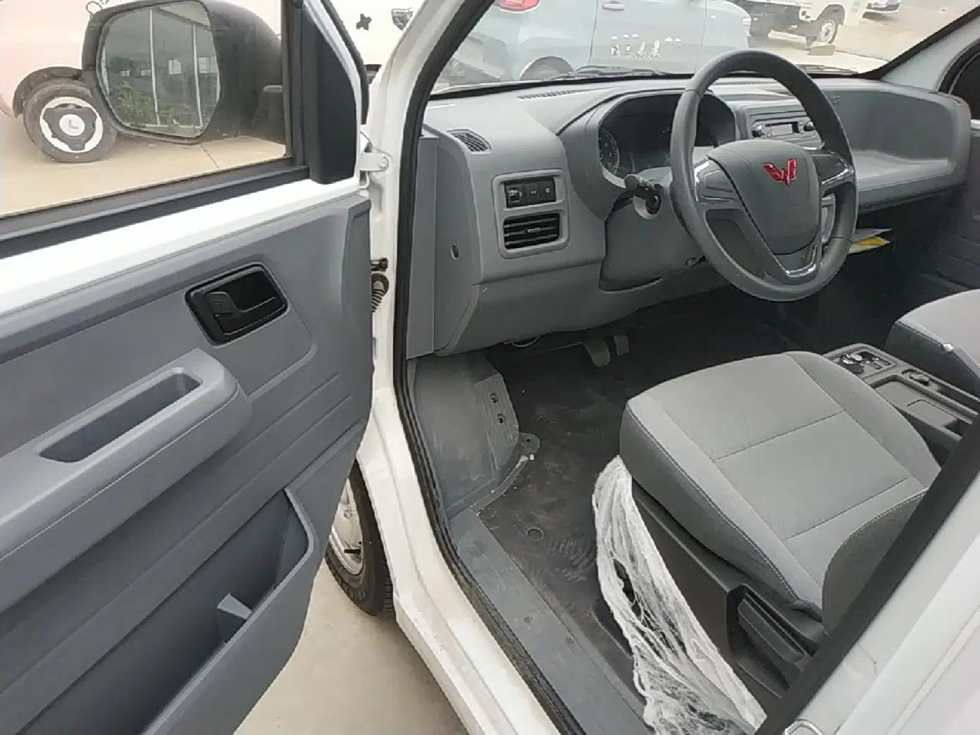 Wuling Yangguang 2024 300KM Comfort Version Passenger Van 75kW — миниатюра 18