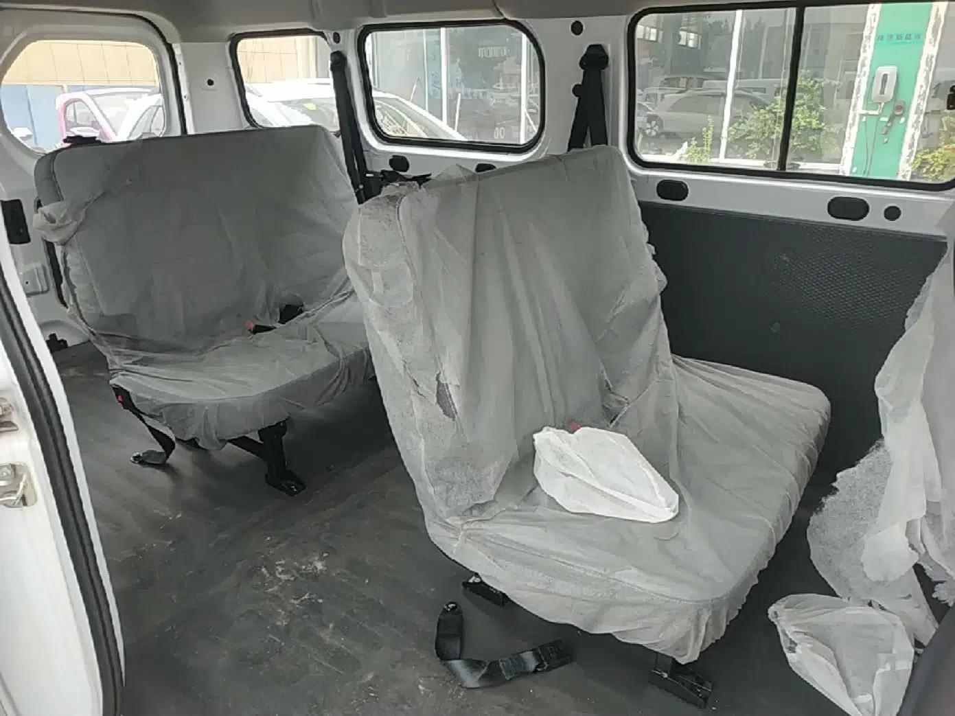 Wuling Yangguang 2024 300KM Comfort Version Passenger Van 75kW — миниатюра 20