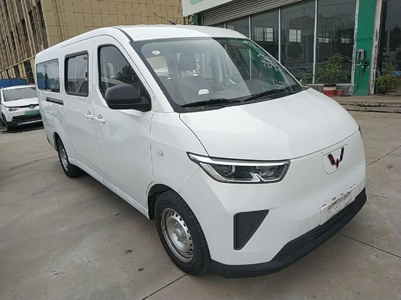 Wuling Yangguang 2024 300KM Comfort Version Passenger Van 75kW — миниатюра 3