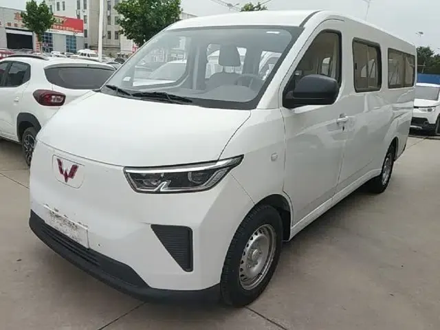 Wuling Yangguang 2024 300KM Comfort Version Passenger Van 75kW