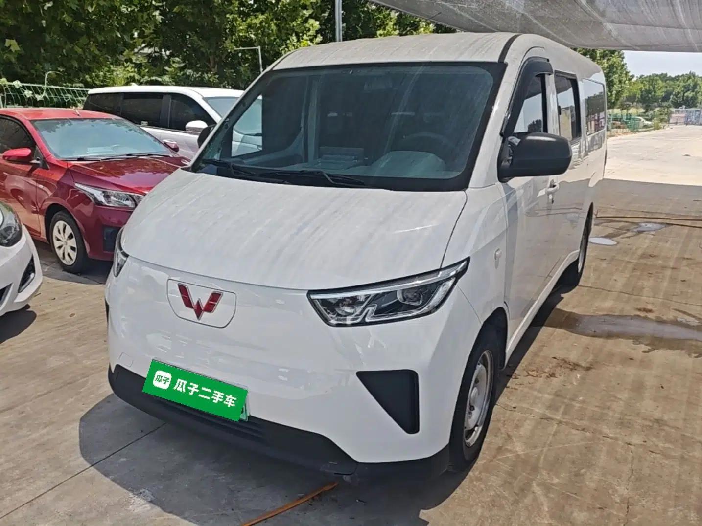 Wuling Yangguang 2024 300KM Comfort Version Passenger Van 75kW — миниатюра 1