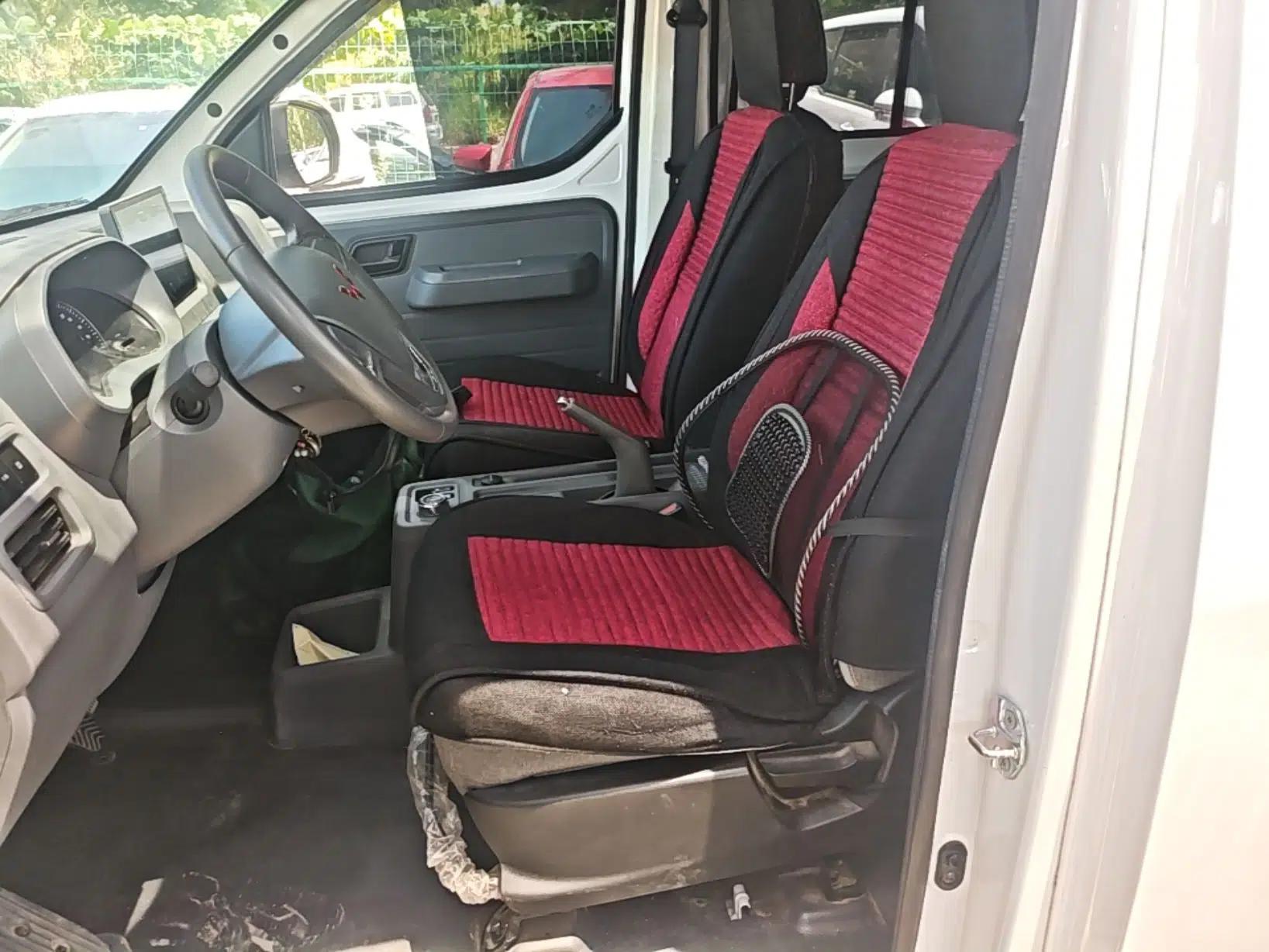 Wuling Yangguang 2024 300KM Comfort Version Passenger Van 75kW — миниатюра 17