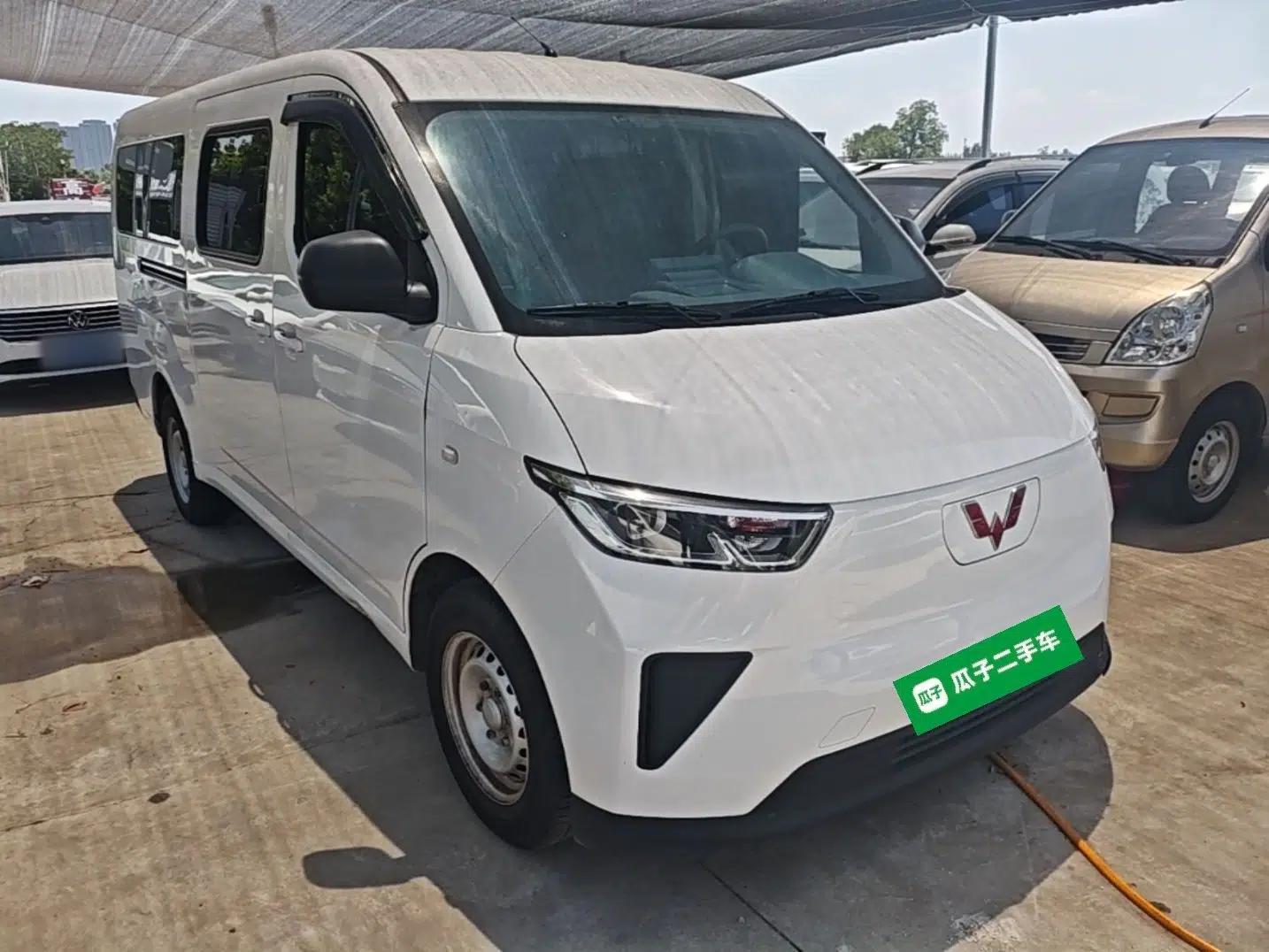 Wuling Yangguang 2024 300KM Comfort Version Passenger Van 75kW — миниатюра 3