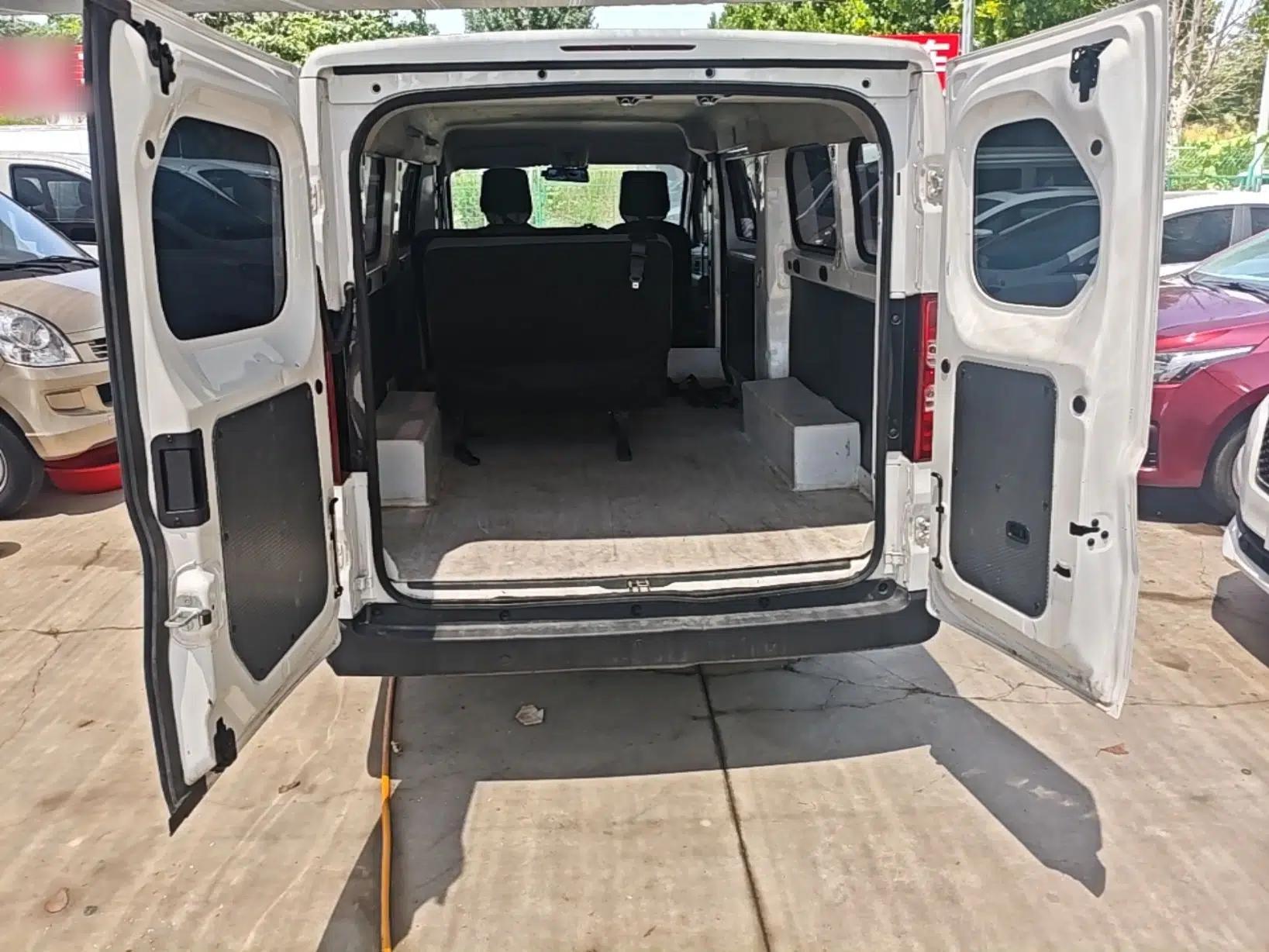 Wuling Yangguang 2024 300KM Comfort Version Passenger Van 75kW — миниатюра 22