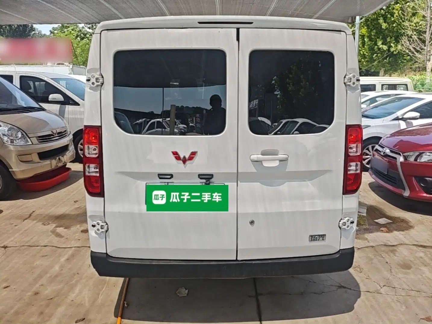 Wuling Yangguang 2024 300KM Comfort Version Passenger Van 75kW — миниатюра 5