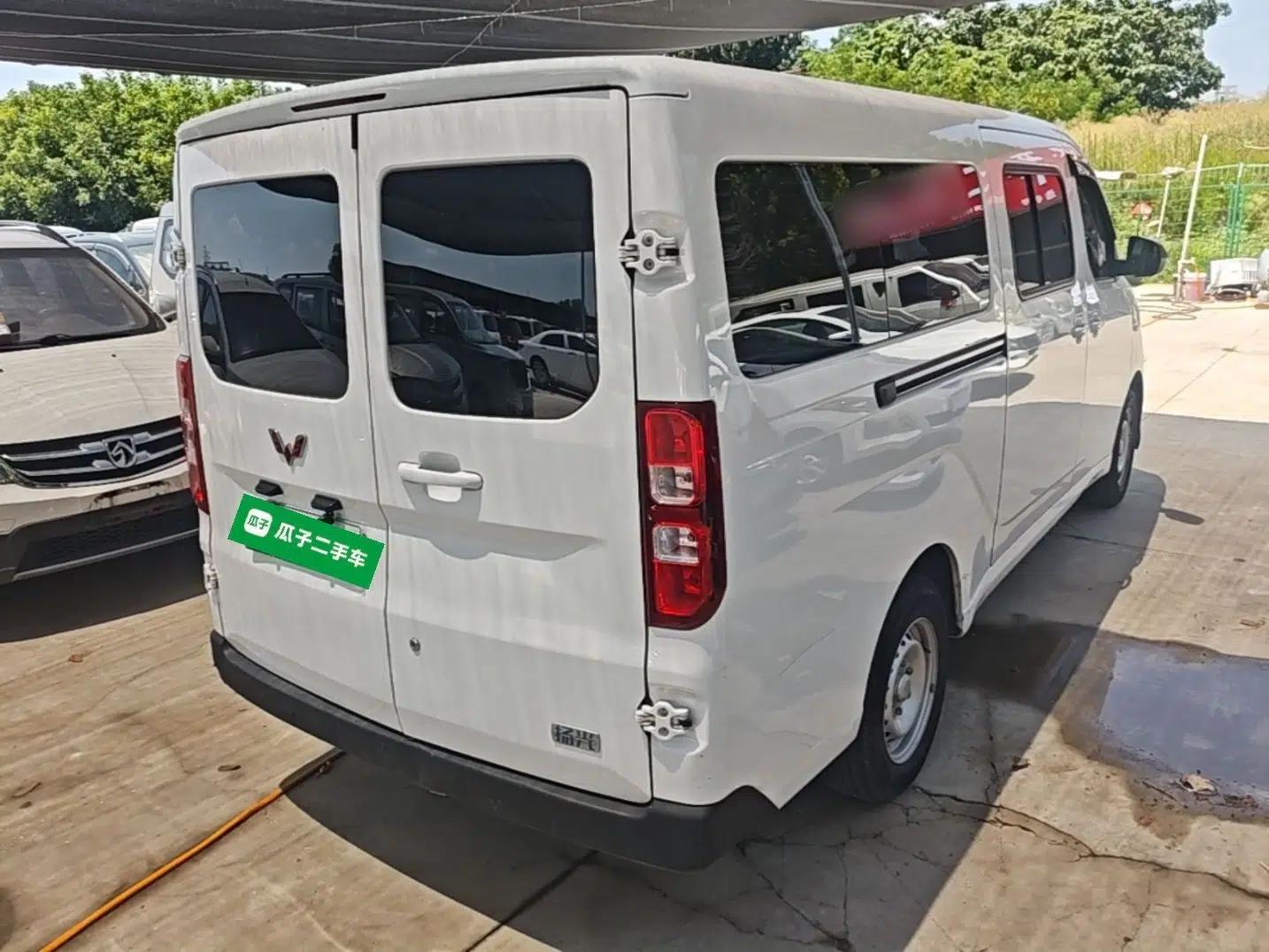 Wuling Yangguang 2024 300KM Comfort Version Passenger Van 75kW — миниатюра 6