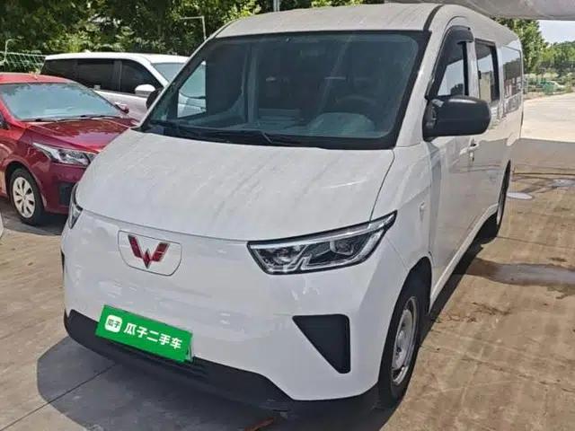 Wuling Yangguang 2024 300KM Comfort Version Passenger Van 75kW