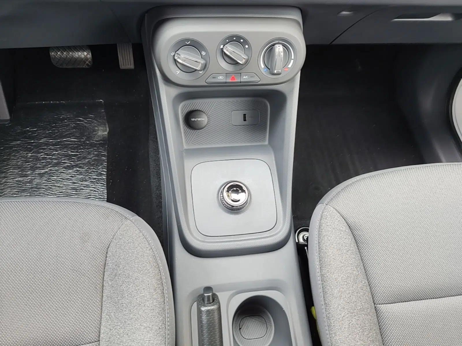 Wuling Rongguang EV 2026 Model 310km Standard Bus Version — миниатюра 16