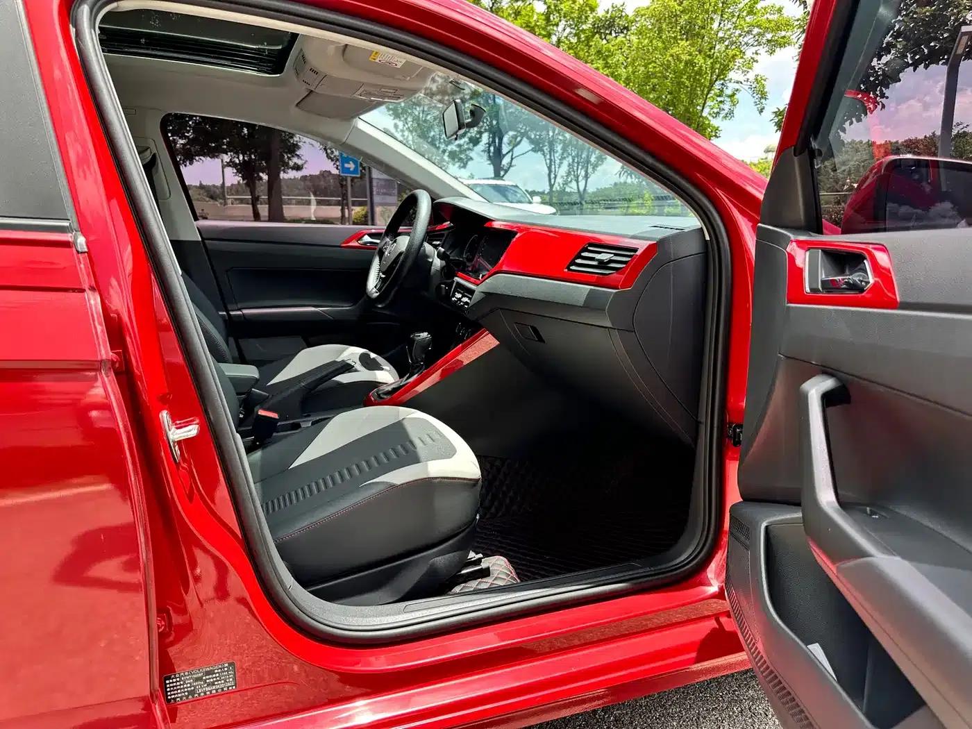 2019 Polo Plus 1.5L Automatic Colorful Technology Edition — миниатюра 16
