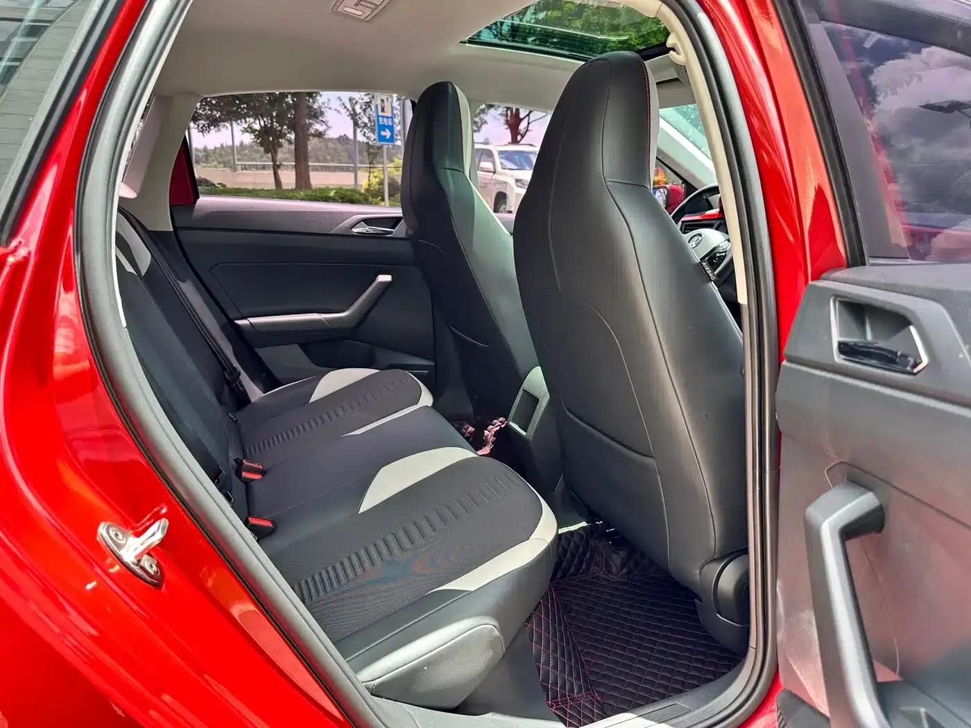 2019 Polo Plus 1.5L Automatic Colorful Technology Edition — миниатюра 17