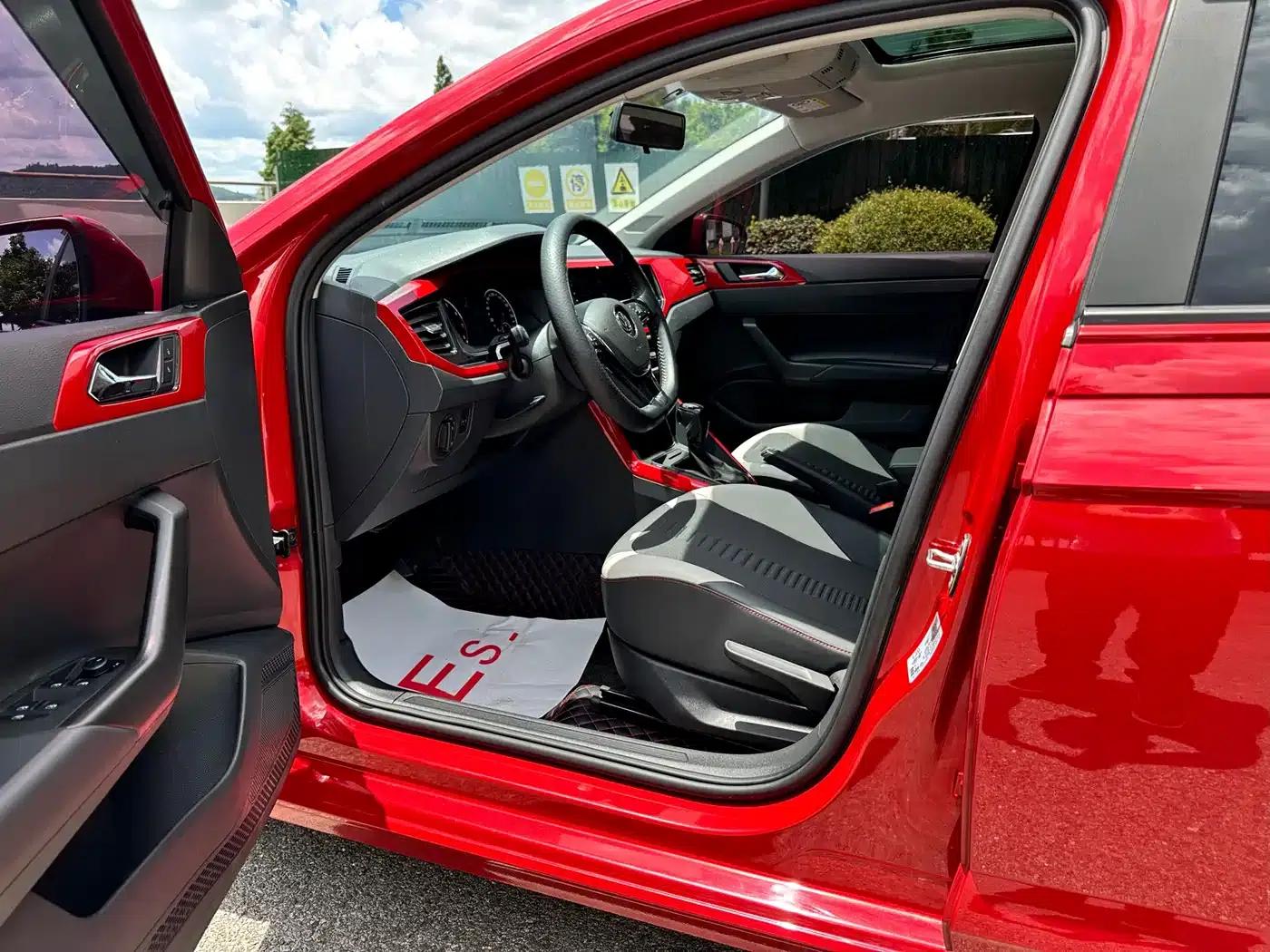 2019 Polo Plus 1.5L Automatic Colorful Technology Edition — миниатюра 9