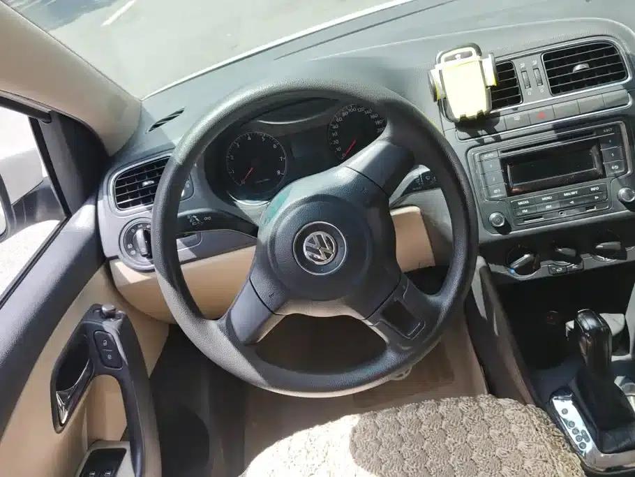 2013 Polo 1.4L Automatic Comfort Edition — миниатюра 15
