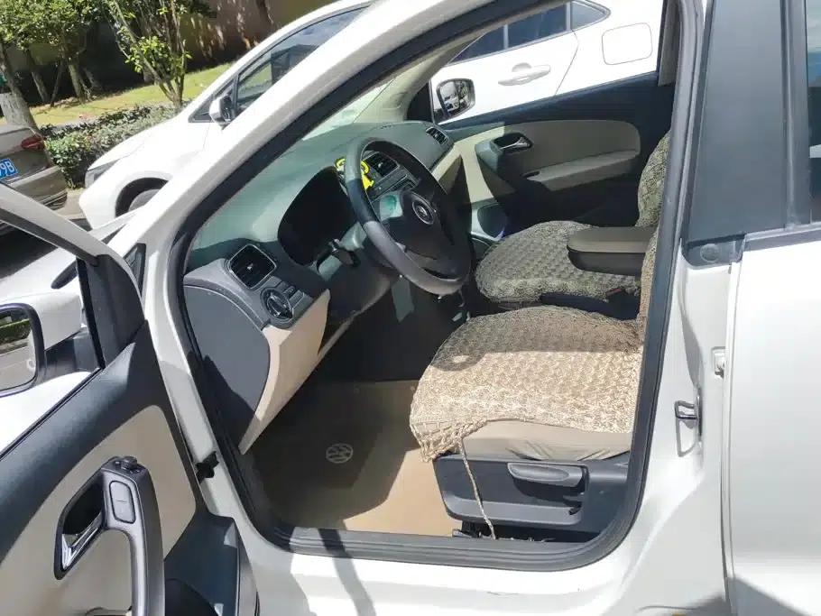 2013 Polo 1.4L Automatic Comfort Edition — миниатюра 9