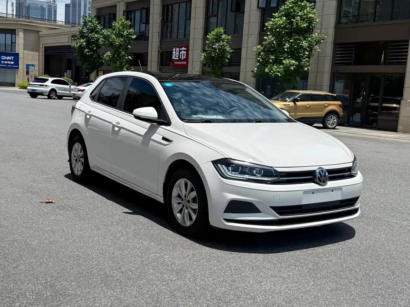 2019 Polo Plus 1.5L Automatic Colorful Technology Edition — миниатюра 1