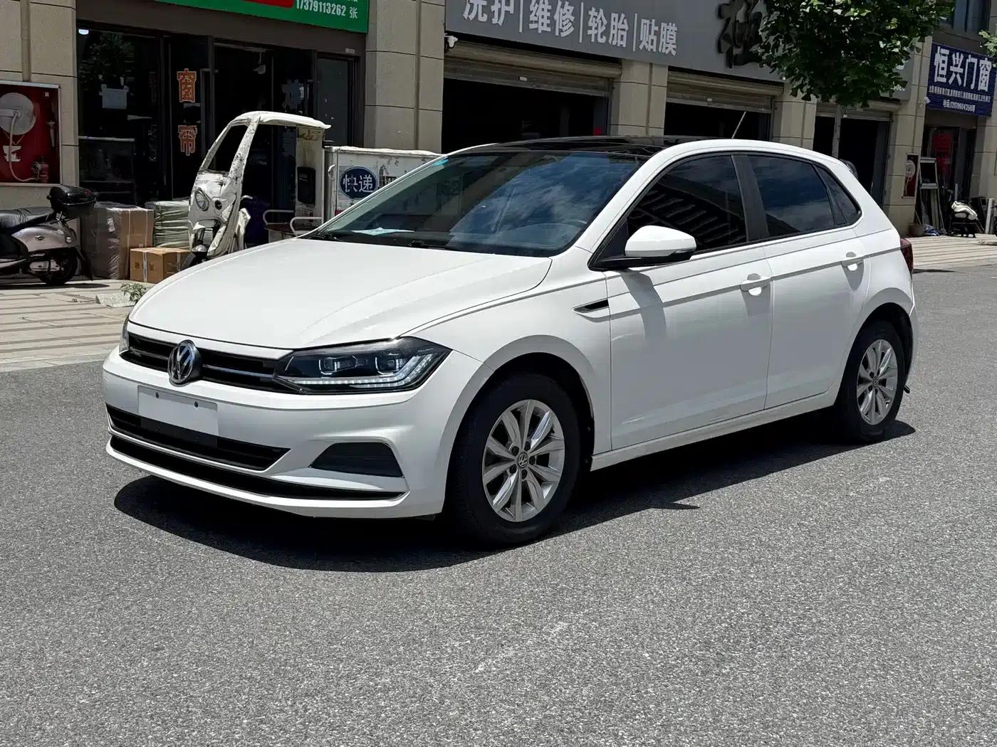 2019 Polo Plus 1.5L Automatic Colorful Technology Edition — миниатюра 3