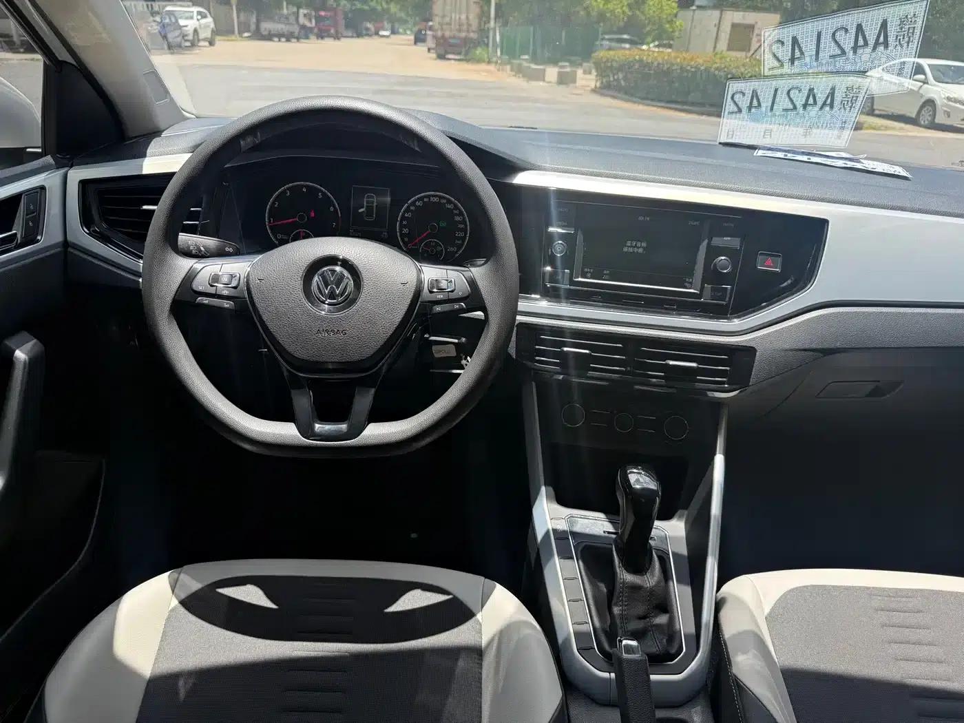 2019 Polo Plus 1.5L Automatic Colorful Technology Edition — миниатюра 6