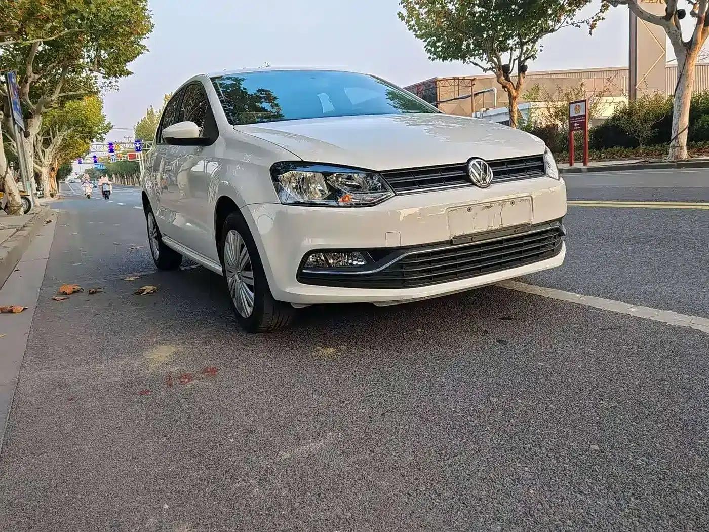 2016 Polo 1.6L Automatic Comfort Model — миниатюра 1